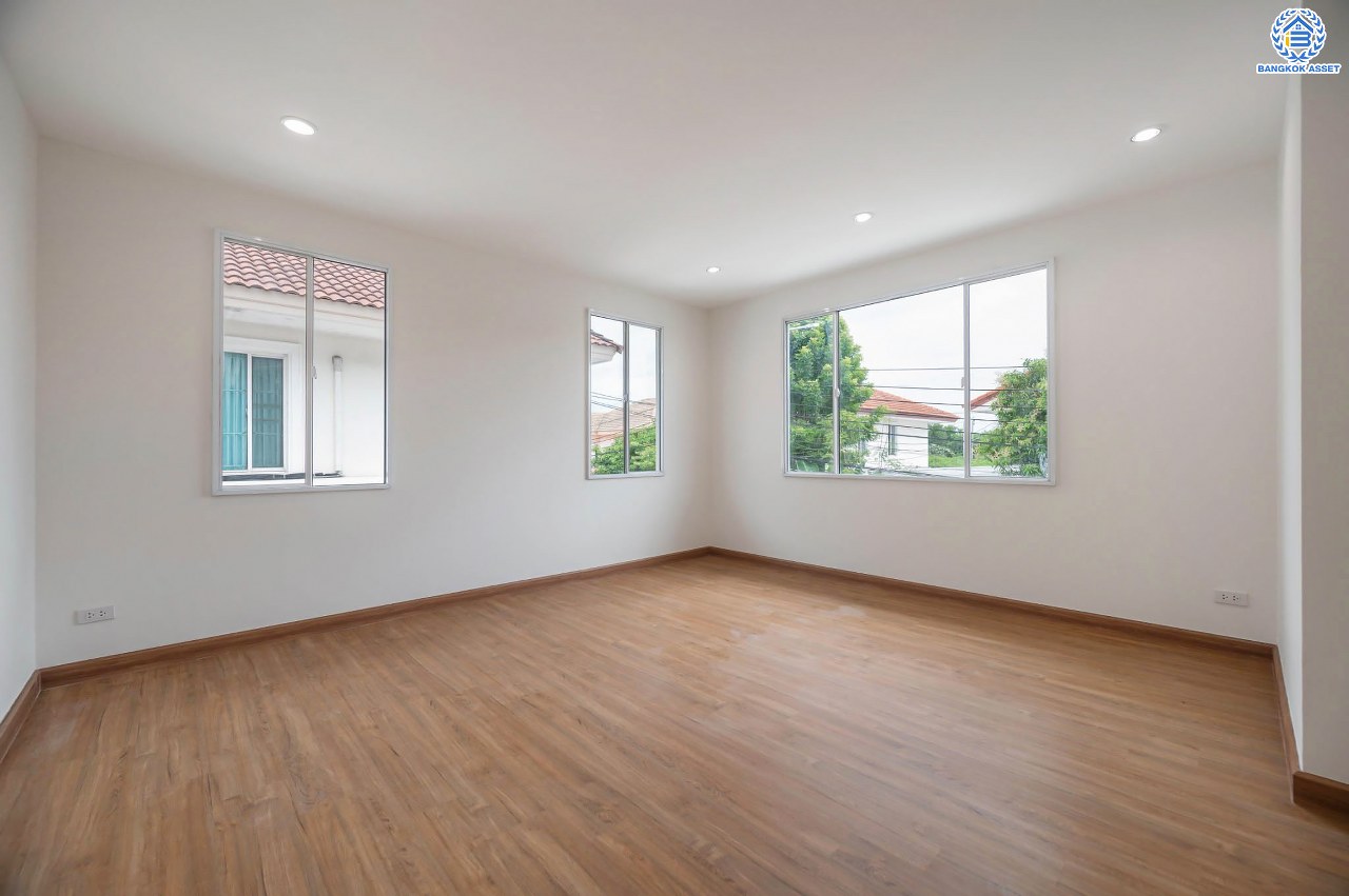 บ้านมือสองตกแต่งใหม่ หลังใหญ่ โครงการ ภัสสร14 บางใหญ่ ดีไซน์ทันสมัย เนื้อที่ 63.8 ตร.ว. รองรับทุกความสุขด้วยแปลนหน้าสวนสาธารณะ ฟังก์ชัน 3 ห้องนอน 3 ห้องน้ำ 2 ที่จอดรถ บนทำเลศักยภาพ ใกล้เซ็นทรัลเวสต์เกต ทางด่วน "ศรีรัช" และรถไฟฟ้าสายสีม่วง "สถานีตลาดบางใหญ่"...